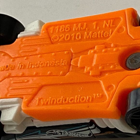 Mattel Hot Wheels Twinduction Mini Diecast Car Track Builders 2010 Black - Picture 3 of 11